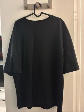 Men's Black Short-Sleeve Crewneck Tee